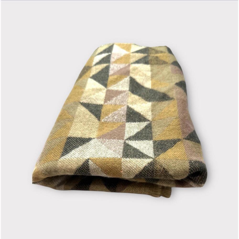 Unbranded Women’s Blanket Scarf Geometric Neutral Multicolor Slight Fringe 70" - Picture 5 of 10